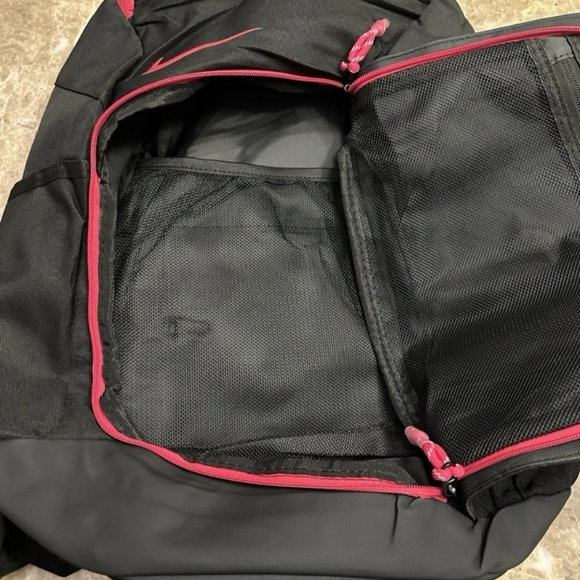 NEW EDITION! Nike Elite Pro Hoops Olympic 32L Backpack FIGHT CANCER - Picture 4 of 6